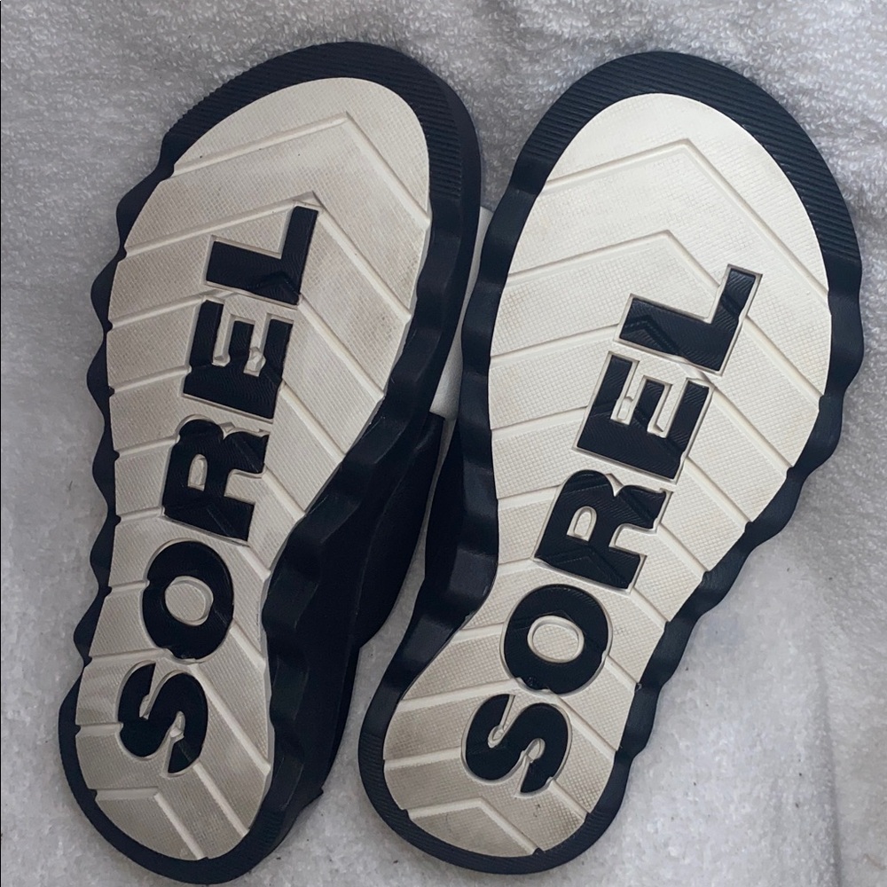 Sorel Two-Tone Black and White Slide Sandals - Picture 3 of 8